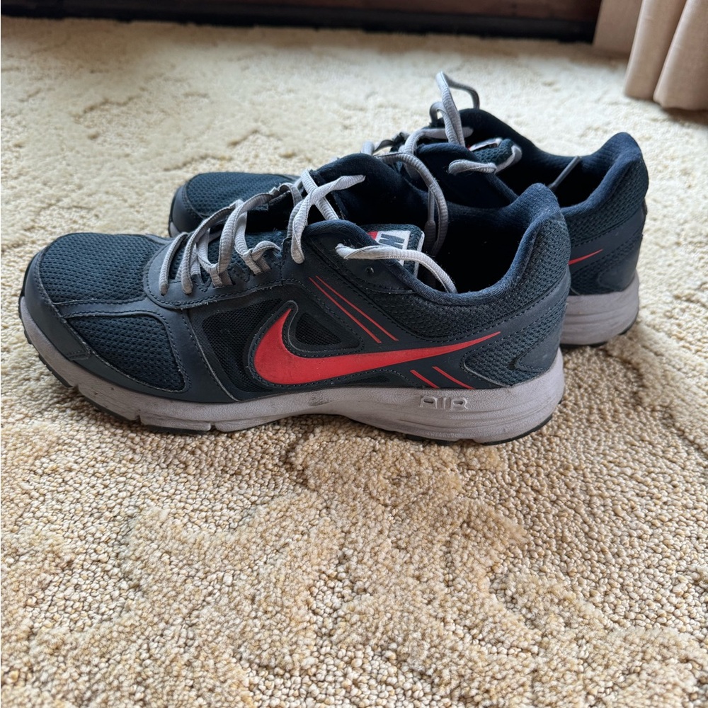 Mens Nike shoes size 8.5